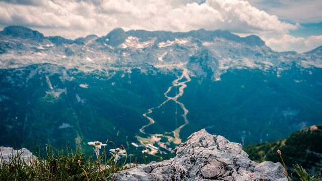 The majestic Julian Alps © zakaz86