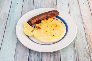 Arepas stuffed with chorizo, another Colombian marriage that will never end. Enjoy it in those...