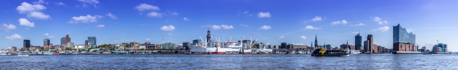 Fototapeta na wymiar Port of Hamburg - Germany