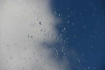 Gouttes d'eau vaporisateur et ciel