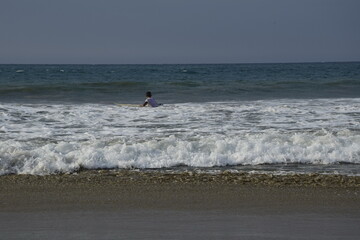 The server is waiting for a wave. Mancora Peru