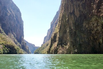 Fototapeta na wymiar Sumidero Canyon (Spanish: Cañón del Sumidero) is a deep natural canyon located just north of the city of Chiapa de Corzo in the state of Chiapas, in southern Mexico.