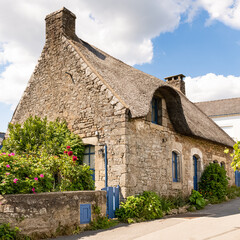 Brittany, Ile aux Moines island in the Morbihan gulf, thatched cottage and houses in the village

