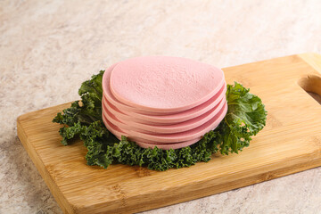 Slices pork sausage over board © Andrei Starostin