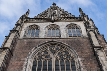 Fototapeta premium St. Bavo Church (Sint-Bavokerk, Grote Kerk) is in the center of Haarlem’s main square, Grote Markt. First built as Catholic church in 1245, enlarged in 1559. Haarlem, North Holland, the Netherlands.