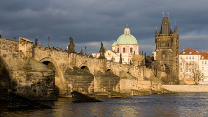 Fototapeta premium Sunset over Charle's bridge