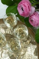 Sektgläser mit Blumen
