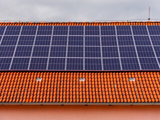 Roof with solar panels for energy independence