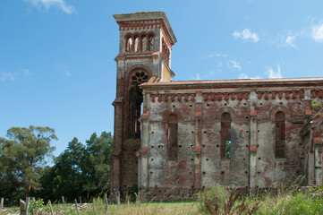 Fototapeta na wymiar old abandoned church in uruguay