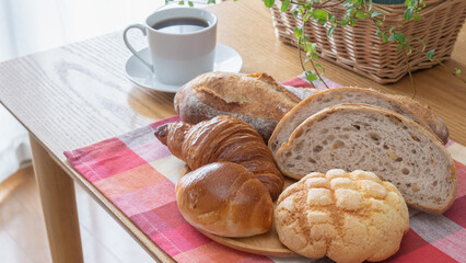 パンとコーヒー｜朝食のイメージ