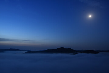 Fototapeta premium Sea of clouds in early morning