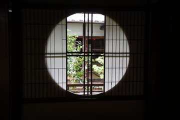 奈良のならまちの町家の円窓