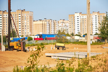 Obraz premium Drilling machine or machine for driving concrete piles on a construction site