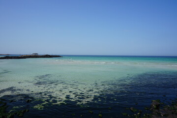 Obraz premium clear sea and people