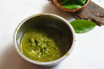 the making of green grass jelly from leaves 