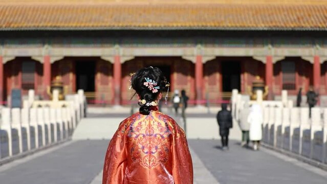 Photo of hanfu Girl in the Forbidden City