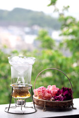 薔薇の花びらの蒸留アロマテラピー