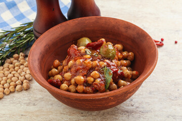 Chickpea beans with dry tomato and olives