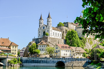 Fototapeta na wymiar Aarburg, Kirche, Festung, Aare, Fluss, Altstadt, Altstadthäuser, Flussufer, Uferweg, Brücke, Aargau, Zofingen, Frühling, Sommer, Schweiz