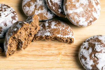 large number of gingerbread on the table