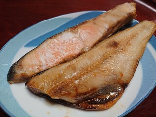 焼きホッケと焼き鮭