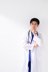 Fototapeta premium 男性医療イメージ 首を傾げる 考える