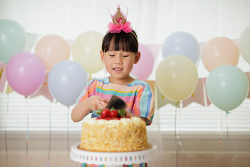 young girl celebrating her 6th birthday at home
