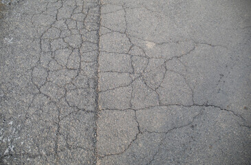 Obraz premium Asphalt with cracks radiating across the surface