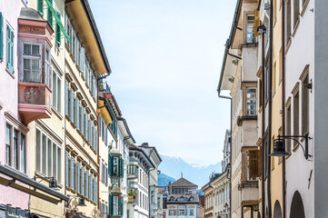 Schöne Altstadt Bozen in Südtirol, Italien - obrazy, fototapety, plakaty