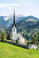 Fototapeta na wymiar Kirche von Seewis, Prättigau, Kanton Graubünden, Schweiz