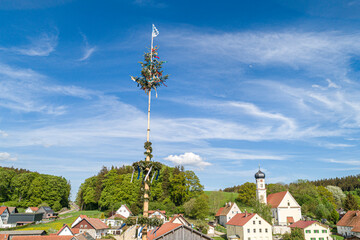 Germany, Bavaria, Allgäu, Mindelau, view to maypole and church