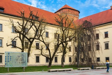 Zamek Królewski na Wawelu w Krakowie na wiosnę © Michal45