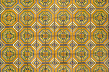 Azulejos, faïences traditionnelles portugaises, à Loulé, Algarve, Portugal