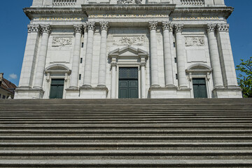 St. Ursen-Kathedrale, Stadt Solothurn, Schweiz © tauav