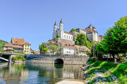 Aarburg, Kirche, Festung, Aare, Fluss, Altstadt, Altstadth&auml;user, Flussufer, Uferweg, Br&uuml;cke, Aargau, Zofingen, Fr&uuml;hling, Sommer, Schweiz