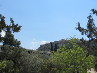 Fototapeta na wymiar La Acrópolis desde el ágora antigua de Atenas. Grecia