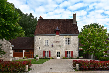 Fototapeta na wymiar Frankreich - Fougères-sur-Bièvre - Rathaus