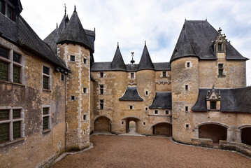 Fototapeta na wymiar Frankreich - Fougères-sur-Bièvre - Château de Fougères-sur-Bièvre