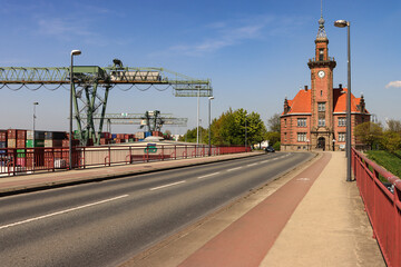 Dortmunder Hafen; Sunderwegbrücke und Altes Hafenamt