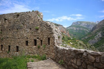 Fototapeta na wymiar Ruiny w mieście Stary Bar - Czarnogóra
