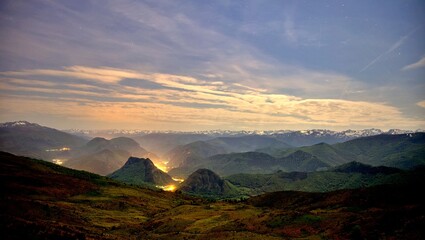 Obraz premium Paysage montagne Ariège Pyrénées la nuit - tourisme voyage nature