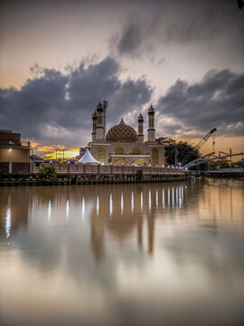 al misbah mosque on a sunny afternoon