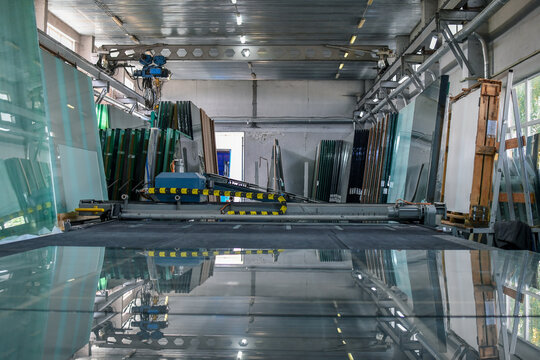 Preparation Of Big Glass Slices In A Glass Window Manufacturing Factory