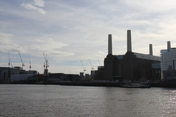 Fototapeta premium Factory on a river in London 