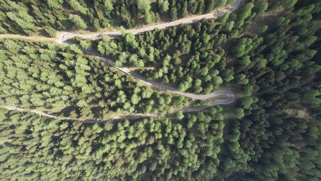 strada di montagna passo alpino drone 