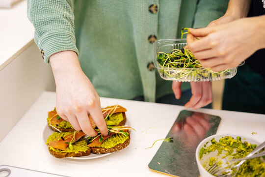 Process of making diet toasts for lunch 