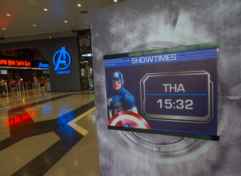SAMUT PRAKAN, THAILAND. – On July 21, 2018. - Showtimes broad with image of captain america at the Marvel Experience.