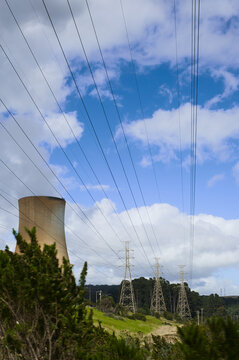 Power grid feed lines from power plant