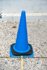 カラーコーン青