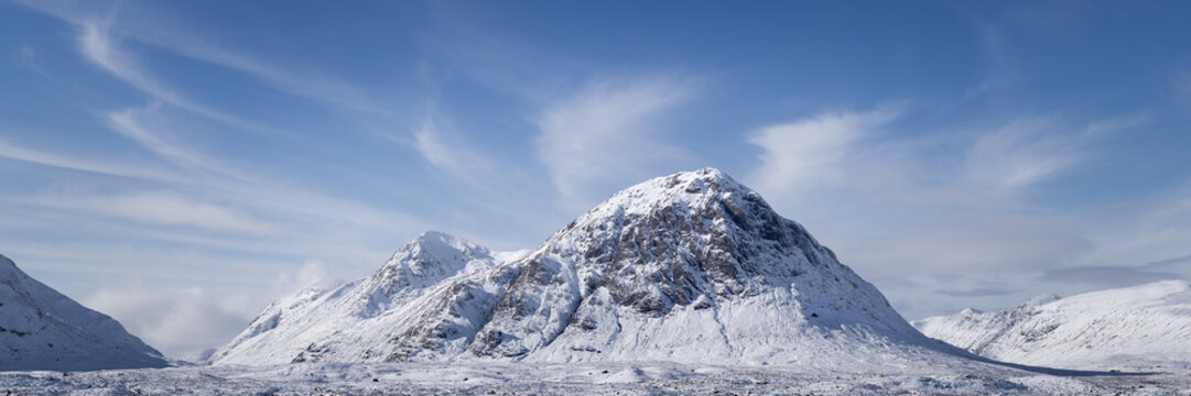 Buachaille Etive Mo&Igrave;r Stob Dearg mountain covered in snow